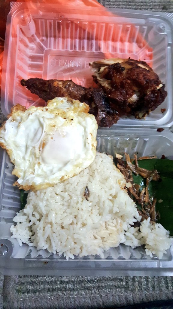 LoccoKikie's tweet photo. Ikan bilis tu punca gusi aku bengkak. Amjink! Nyesal aku beli. Da la masin 😬 https://t.co/1TYYJWeVkD