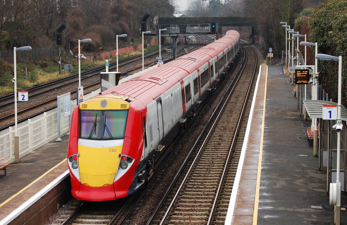 TheRealStavioni's tweet image. On this day in 2013.... 
The final remaining #Class460 #GatwickExpress, 460002, passes Wandsworth Road on 5Z60 Stewarts Lane to Ashford Down Yard, where it will be pulled to pieces.
And these units were barely 12 years old...... #Rail #Railway #Train