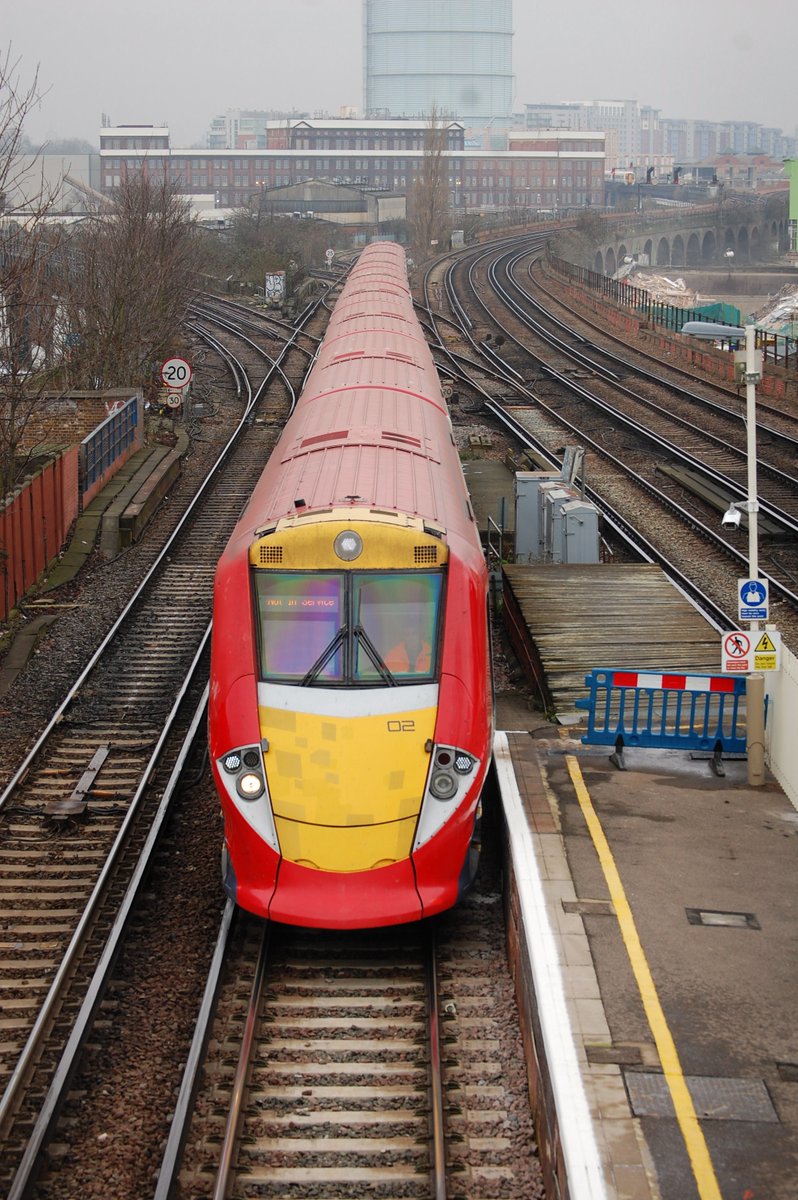 TheRealStavioni's tweet image. On this day in 2013.... 
The final remaining #Class460 #GatwickExpress, 460002, passes Wandsworth Road on 5Z60 Stewarts Lane to Ashford Down Yard, where it will be pulled to pieces.
And these units were barely 12 years old...... #Rail #Railway #Train