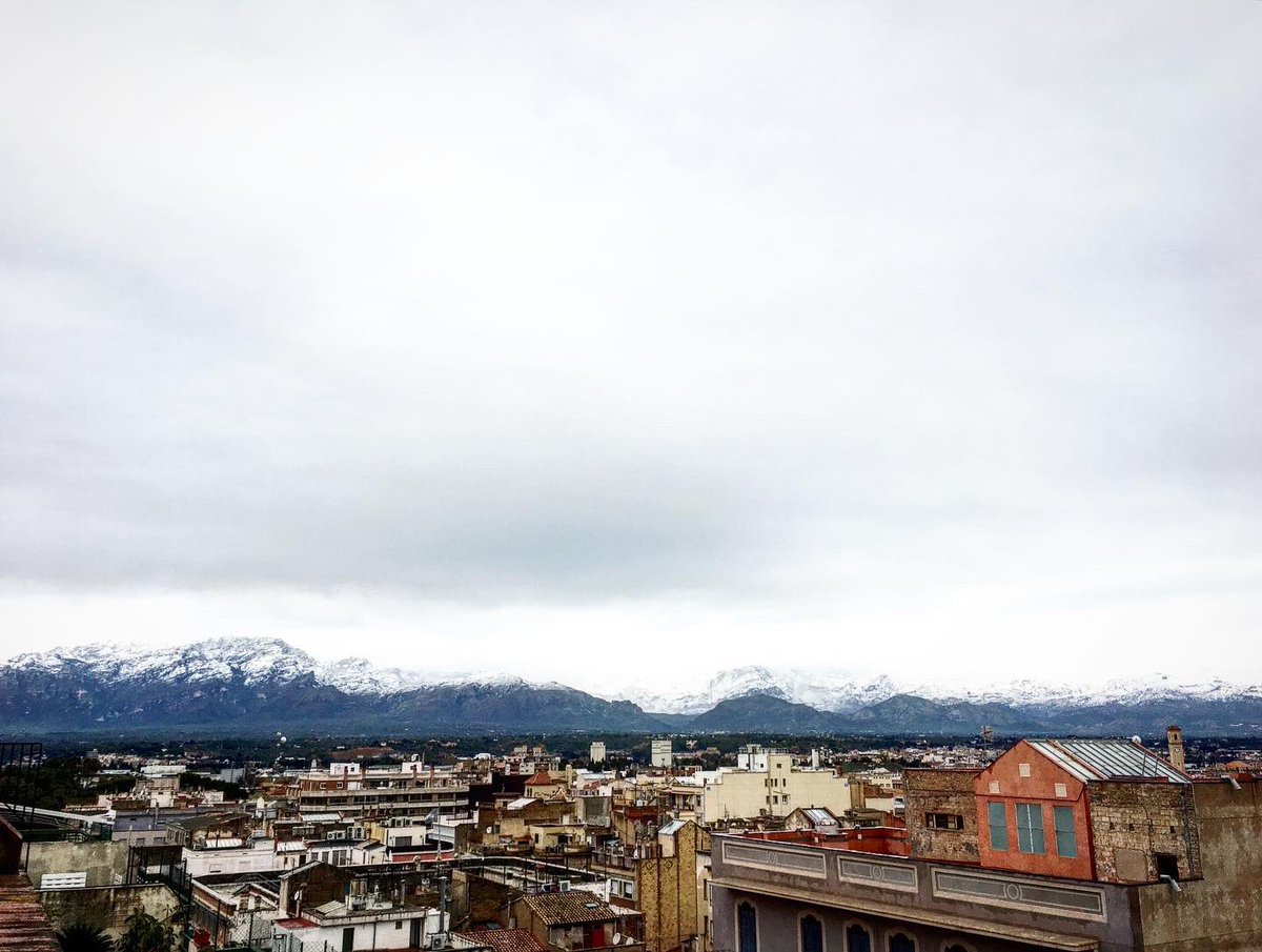 ERoigM's tweet photo. La Vall de l’#Ebre #desdecasa amb 
#neu al #montsia #montcaro #cardo #colldelalba #creudecollredo #loport #portdetortosabeseit 
#temporalfilomena #temporal #terresdelebre #acasa 
A #tortosa #totsortiràbé🌈 #aquestviruselparemunits https://t.co/G9jaU9wJHU