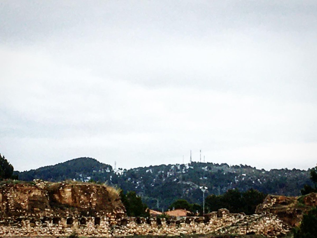 ERoigM's tweet photo. La Vall de l’#Ebre #desdecasa amb 
#neu al #montsia #montcaro #cardo #colldelalba #creudecollredo #loport #portdetortosabeseit 
#temporalfilomena #temporal #terresdelebre #acasa 
A #tortosa #totsortiràbé🌈 #aquestviruselparemunits https://t.co/G9jaU9wJHU