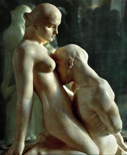 "Útil es todo lo que nos da felicidad".

–– Rodin