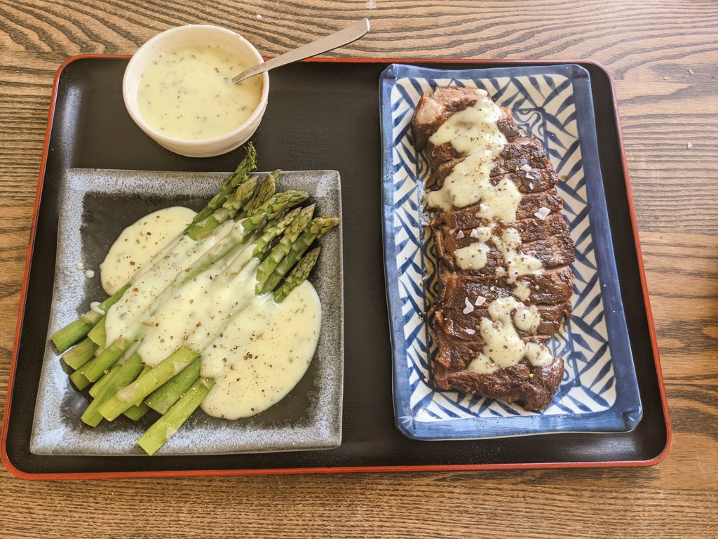 Steak and Asparagus with Sauce Bearnaise
