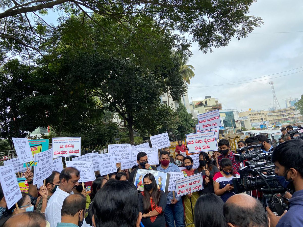 sandysajipa's tweet photo. @nimmasuresh ಶಿಕ್ಷಣ ಸಚಿವರೇ ಇನ್ನೆಷ್ಟು ದಿನ ಈ ನಿದ್ದೆ ನಾಟಕ? ಶಿಕ್ಷಣ ಧಂಧೆಗೆ ನೀವು ಕಡಿವಾಣ  ಹಾಕಲು ಸಾಧ್ಯವಿಲ್ಲವೇ? ಸ್ಕೂಲ್ ಫೀ ಕಡಿಮೆ ಮಾಡಿಸಿ. ಪಾಲಕರ ಮೂರನೇ ಧರಣಿ- ಮೌರ್ಯ ಸರ್ಕಲ್. @VoiceOfParents2 
#50%FeeReduction #FightforRights @BSYBJP @CMofKarnataka https://t.co/BWl5CROhzt