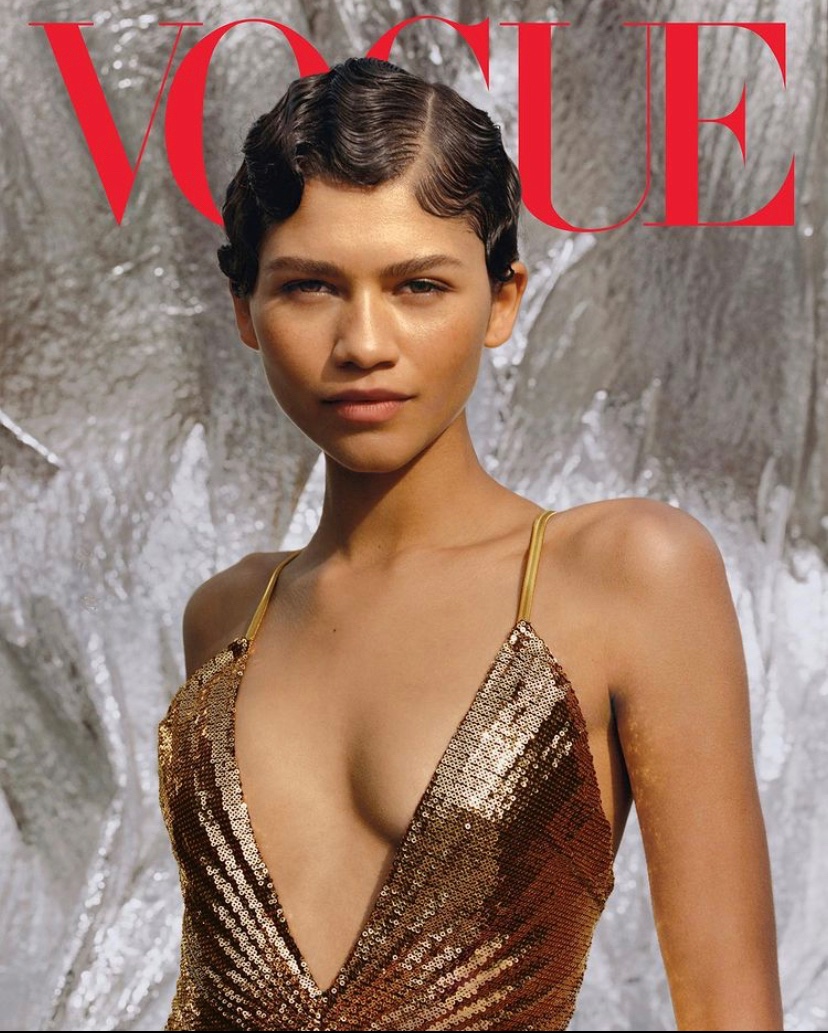 One more note about KH being washed out. Photog has taken plenty of gorgeous photos of ppl of all skin tones, but these two photos show women of similar skin tone to KH not washed out at all. Beyo’s literally in front of the same background (which hmmm).