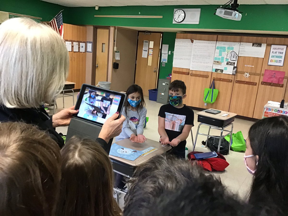 NballBall's tweet image. Thanks to Mrs. Wordingham and a lesson in augmented reality using the Expedition App, students were captivated as they dug up fossils and held on to dinosaurs. #naplescsd #expeditionsapp #thirdgradescience
