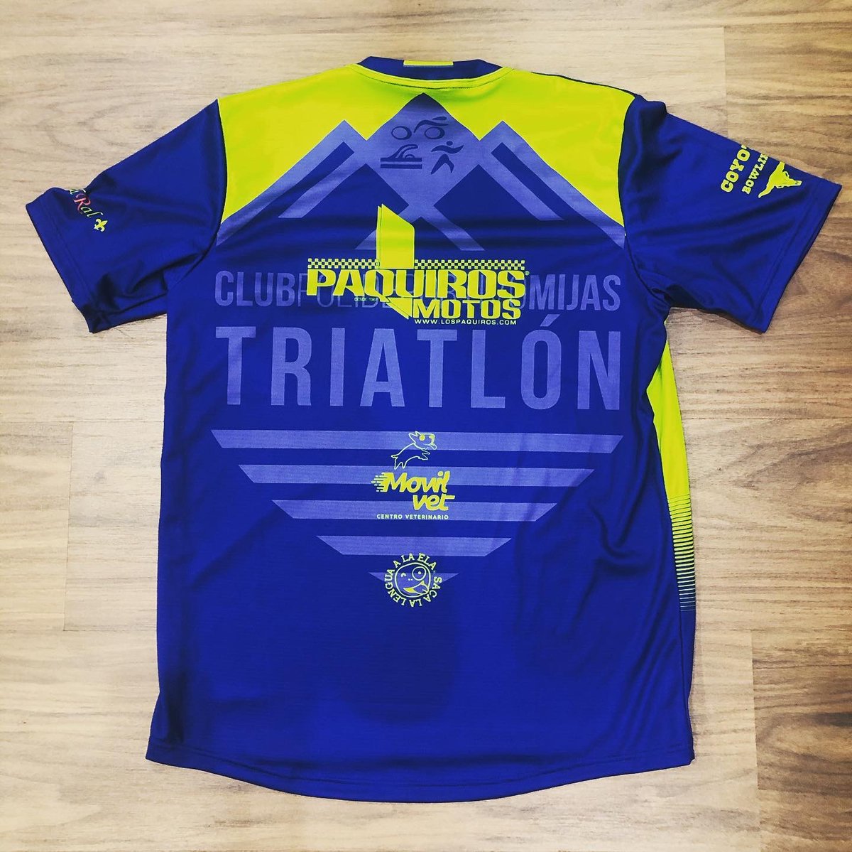 🔵🟢 Nuestra nueva equipación ya está lista para mil batallas. Hoy os presentamos la camiseta de atletismo. Gracias Austral Sport por el diseño y calidad del producto.

<a href="/australoficial/">Austral Sport</a> 
<a href="/LosPaquiros/">Paquiros (Motos)</a> 
#LaCatedRal
#CoyoteBowlingMijas 
#MovilVet 
<a href="/sacalenguaELA/">Saca la lengua a la ELA Asociación</a>