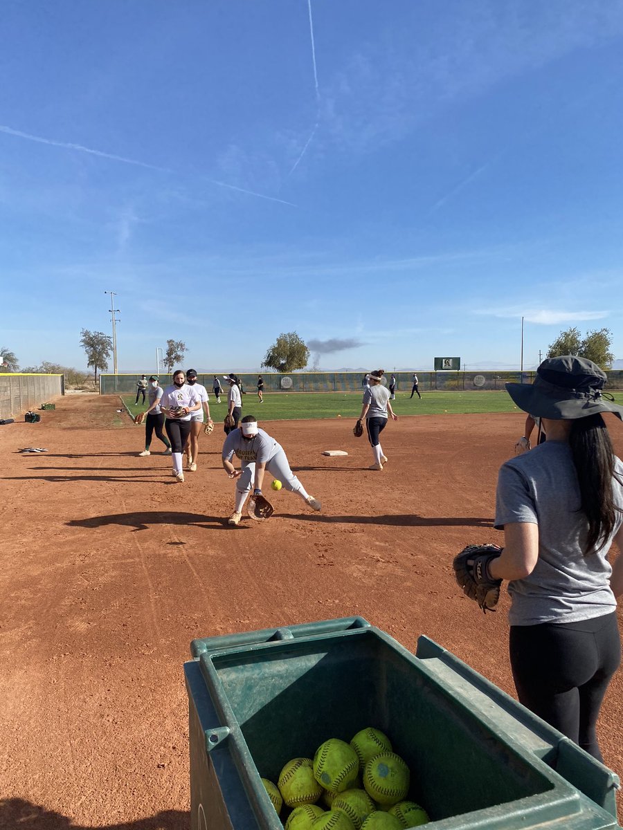 VaquerasSB's tweet photo. Week 1 in the books! Grateful to be back home. Let’s keep it rolling 🥎#CACSoftball https://t.co/IyBBIVEjX2