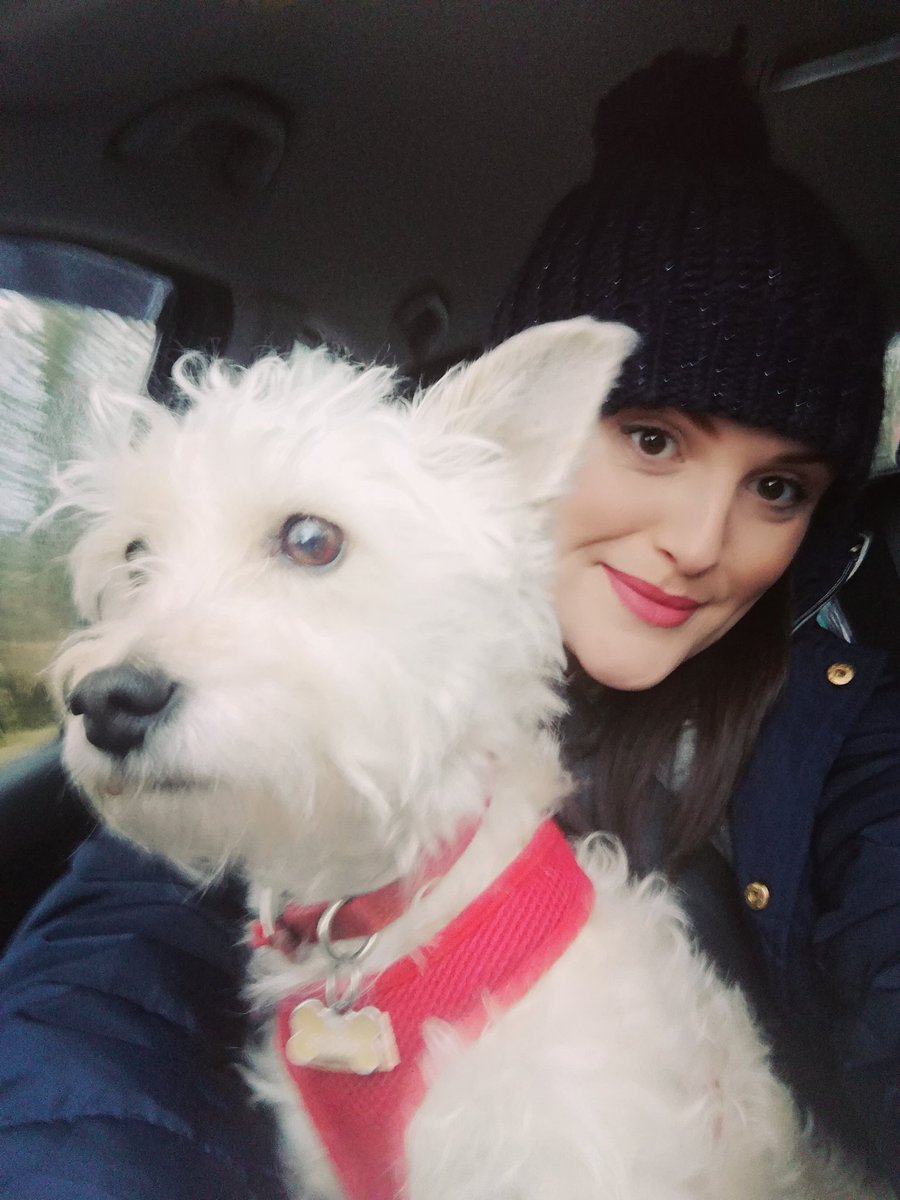 GraceFSinger's tweet photo. Happy Sunday everyone 🌹
Another day of enjoying life's lovely little things... A walk in our National Park... Nature's serenity... Time with my lovely hubby... The world's happiest doggy and friendliest robin 
How is your Sunday going so far? #sundayvibes #blessed #grateful https://t.co/w40l5FzG5u