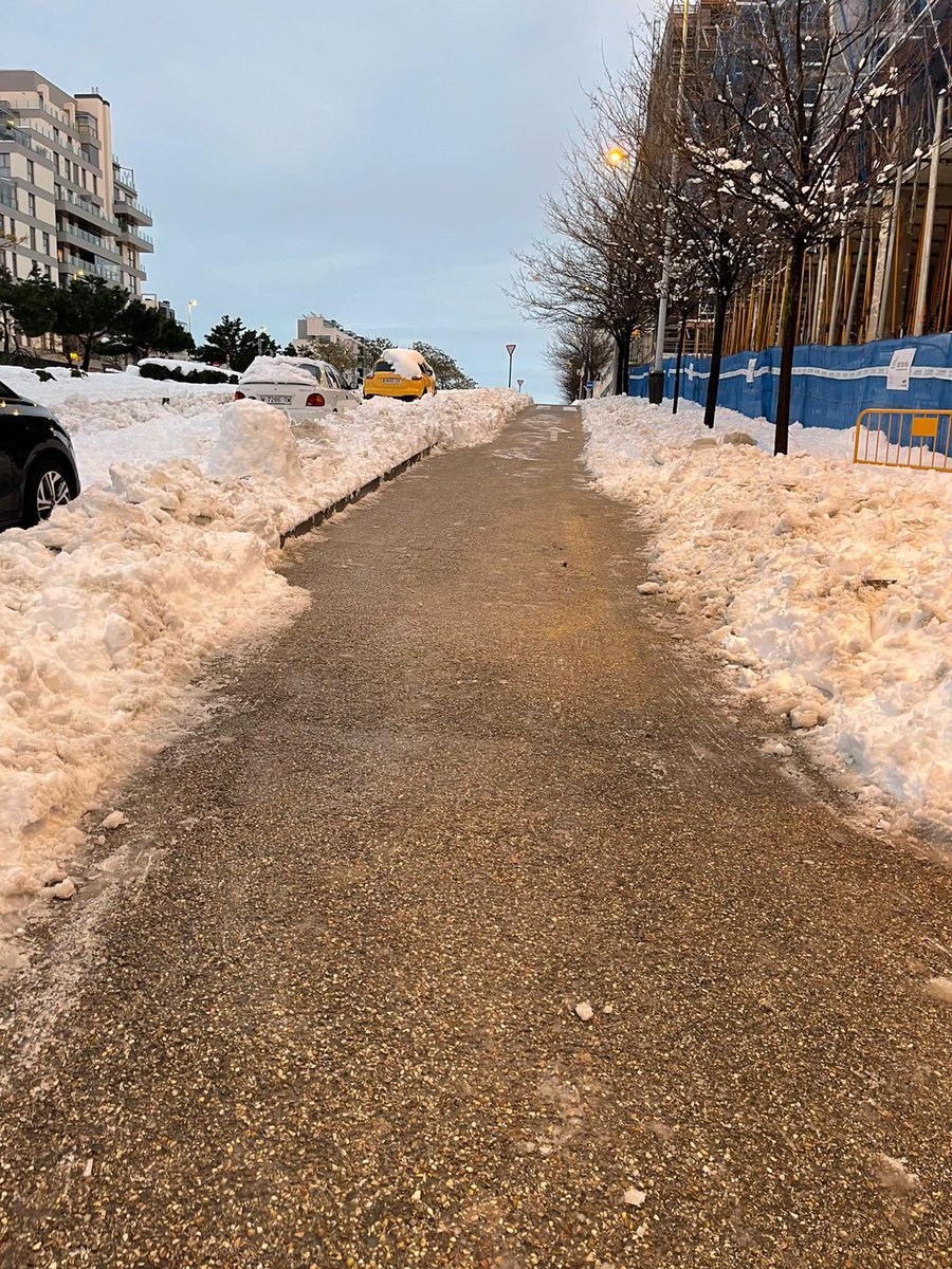 nilyeka's tweet photo. Así los vecinos de #valdebebas @Valdebebas @AVValdebebas aportamos nuestro granito de arena de corazón para #Madrid @AlmeidaPP_ @begonavillacis @SerranoAlbertoP https://t.co/XVIJ0ygR2H
