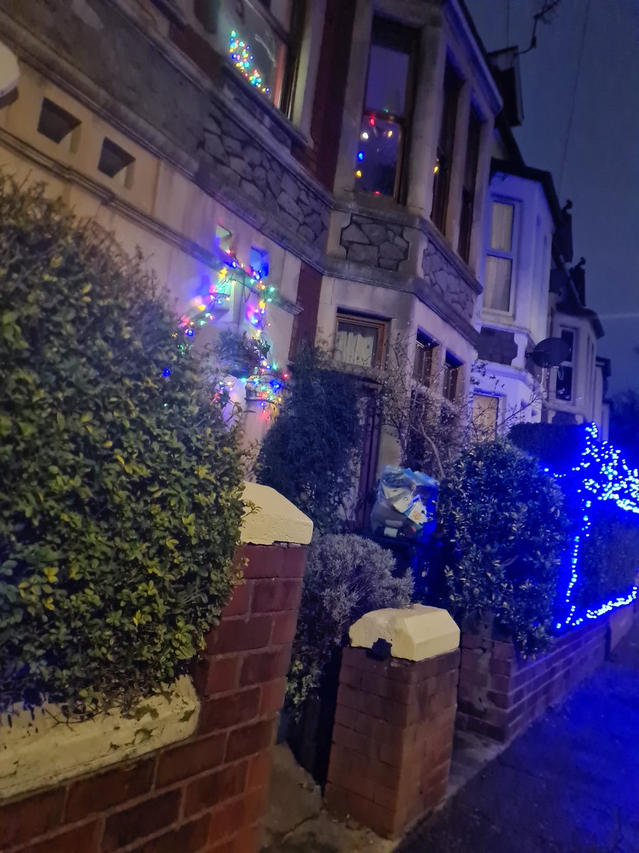 Loving Christmas Decorations up around Pontcanna and Llandaff...🎄

But my 6 year old is quite angry I've taken my down 🙈

#candlemas #Cardiff #Christmas #Wales #badmummy #thegrinch