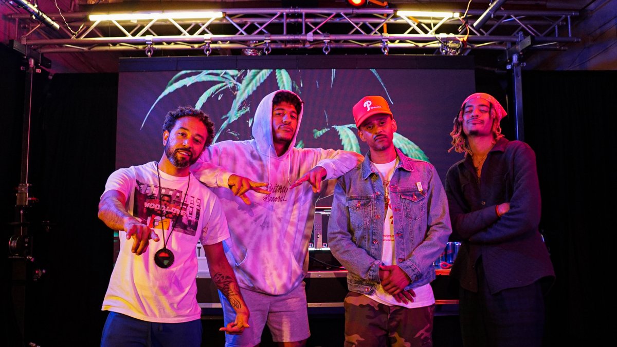 elprezdeLA's tweet photo. #PAYDAYFEST w/ @Rasual777 + @DellTheDirty
💰 @payday_la https://t.co/w9oWtG0m8f