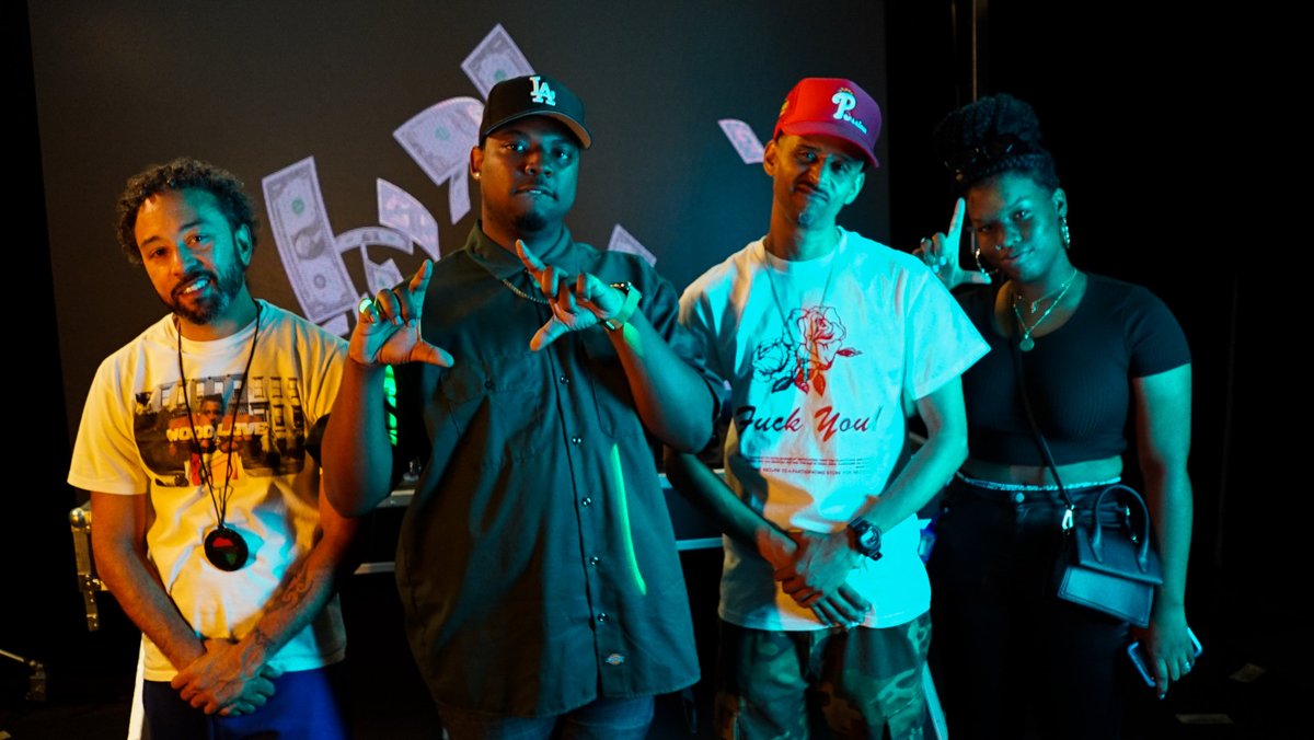elprezdeLA's tweet photo. #PAYDAYFEST w/ @Rasual777 + @DellTheDirty
💰 @payday_la https://t.co/w9oWtG0m8f