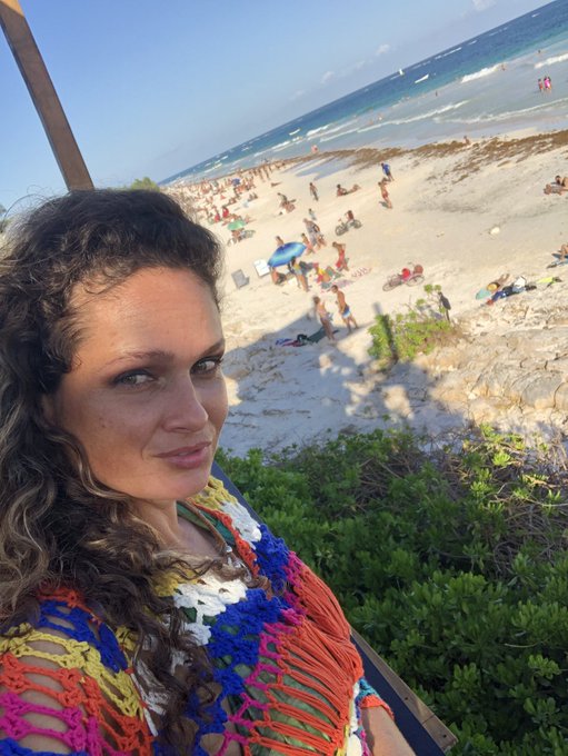 I found a beach with topless chicks in Mexico. https://t.co/gEOshBWIig