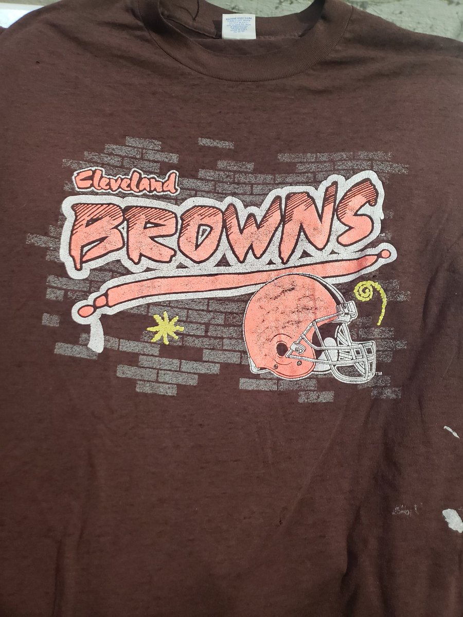 This was my mom's shirt (origin somewhere between '88 - '92)... she died in 94 and this has stayed with me. My wife wears it all the time, but today I'm putting it on and showing this shirt a playoff victory!
#Browns #PLAYOFFSNFL #BeatTheSteelers #ForMoms