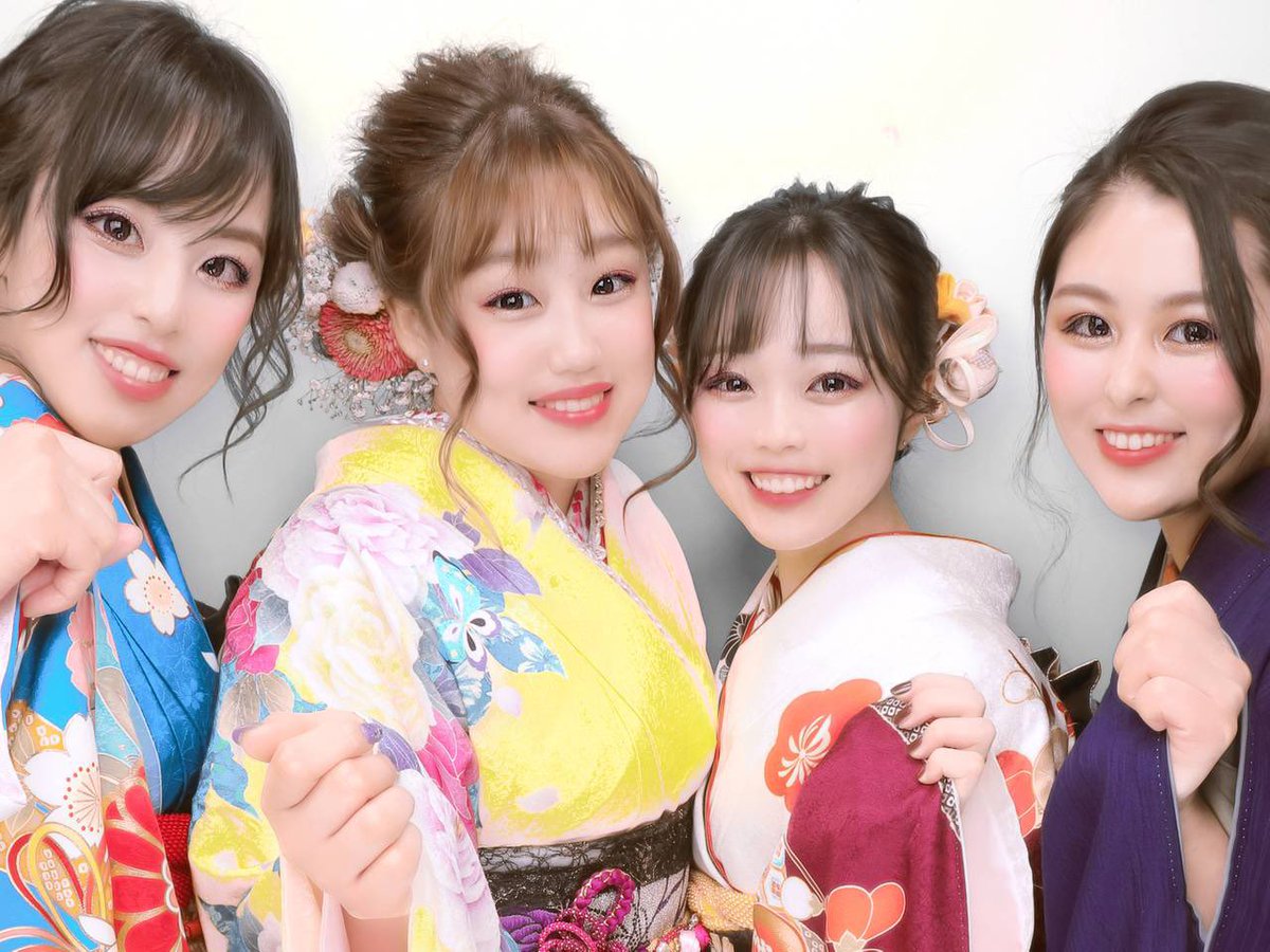 maki_01300's tweet photo. ㊗️成人
この4人で集まれてほんとよかった!!
これからもずっと仲良くしてね🤝 https://t.co/Rt7MJ6B5wK