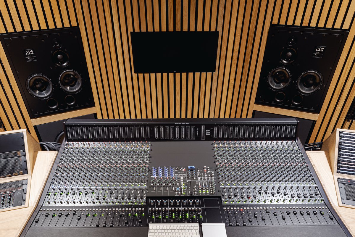 audiomusicadigi's tweet photo. La consola ORIGIN de SSL aporta verdadera flexibilidad a Flow Studios @solidstatelogic
#audiomusicadigital #sigueme #followme #proaudio #musica #music #sonido #sound #ssl #origin #flowstudios #estudiograbacion #francia https://t.co/DL0jsjhyzz https://t.co/4XlGUmhyoa