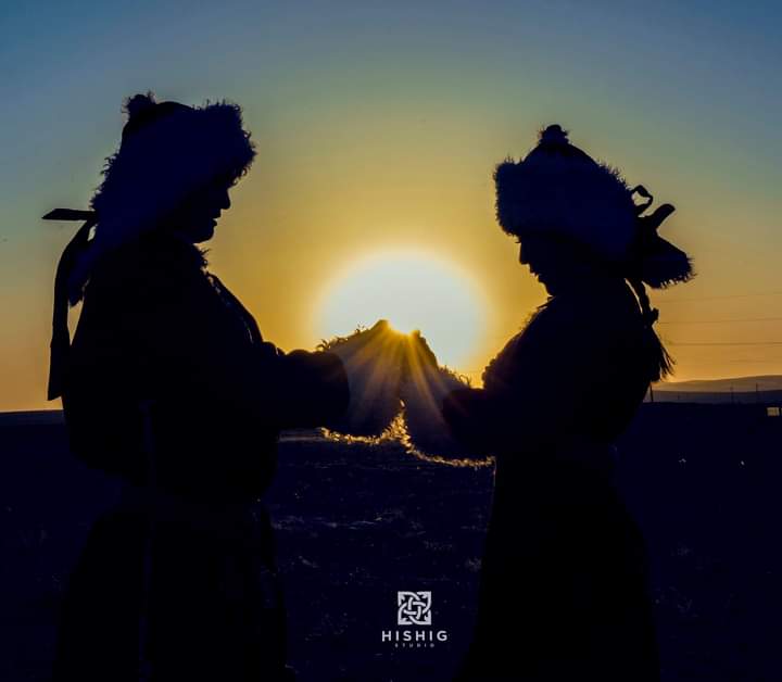 ...Сэтгэл хэмээх нууранд үг хэмээх чулууг
   Болгоомжтой шидэж бай...
Сайхан амарцгаагаарай!