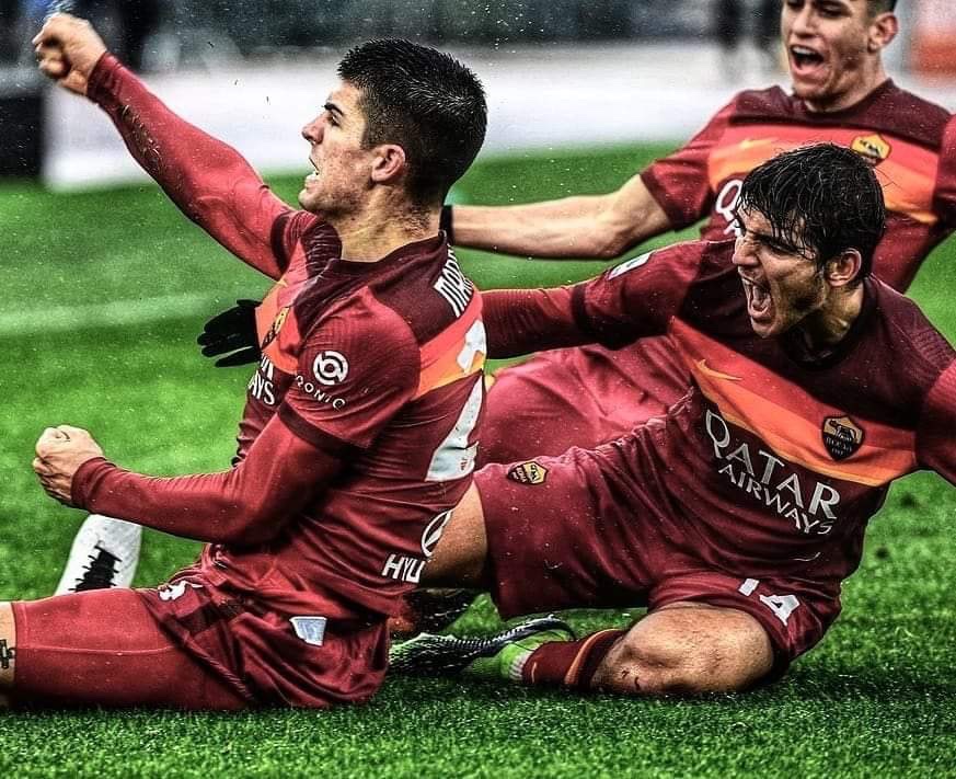 MatBon_'s tweet photo. COR CORE ACCESO...

💛♥️

#ROMAinter #asr https://t.co/gfeI54yhPB