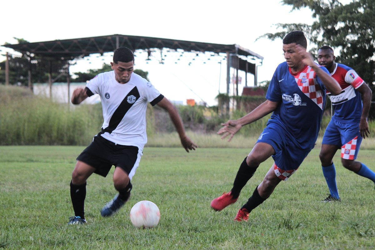 DieelVzla's tweet photo. Uniformes Dieel para Club Deportivo Guayanes FC, Puerto Ordaz.
📸 @KevinOswaldoG
¡Dieel viste tu pasión! 🔥👍🏻
#venezuela #pasion #sport #Futven #Futve #vinotinto #Vinext #Vinex #indumentarias #football #soccer #instagood #follow https://t.co/LMlCbMtPlv
