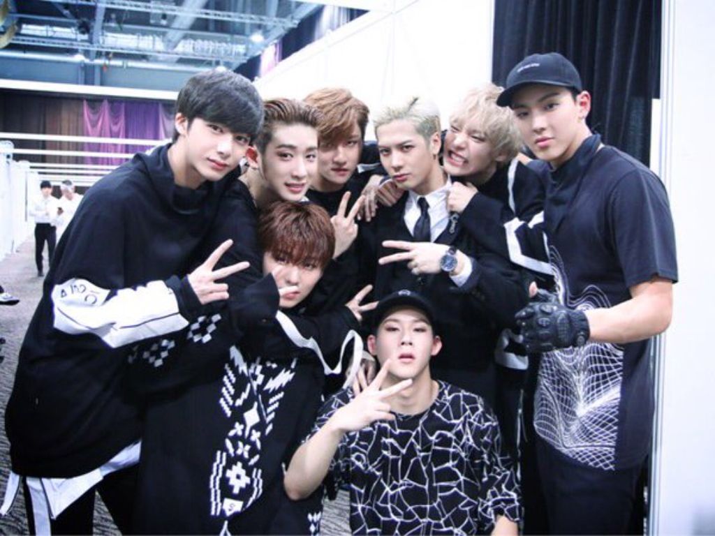 peachybunnyyy's tweet photo. It's just a photos but why am i crying??
#GOT7FOREVER #MONSTA7 https://t.co/55FbtsnhGV