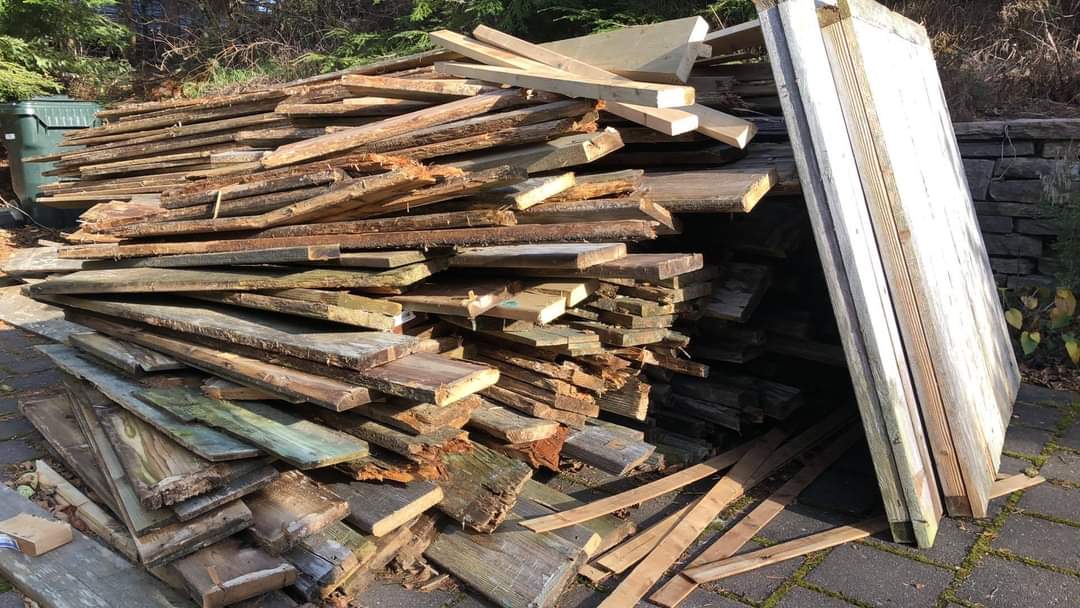 HalifaxJunk's tweet photo. Old deck needs to go ?
We will give it the heave ho !! ✅💨
Yes, we'll dismantle it & whisk it away !
DONE !
#deckremoval #Halifax #junkhaulers #deck https://t.co/UMU2qSCXGR