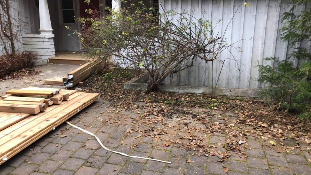 HalifaxJunk's tweet photo. Old deck needs to go ?
We will give it the heave ho !! ✅💨
Yes, we'll dismantle it & whisk it away !
DONE !
#deckremoval #Halifax #junkhaulers #deck https://t.co/UMU2qSCXGR