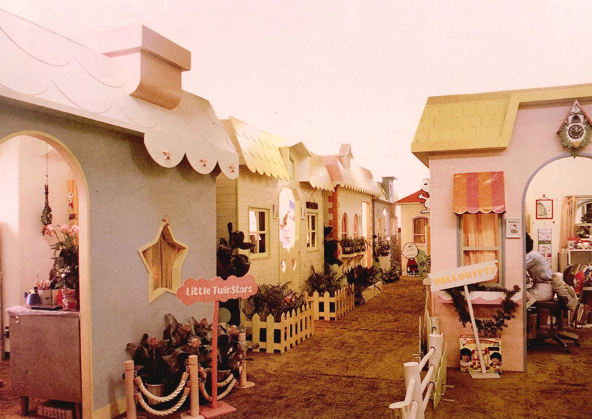 サンリオの昔のオフィス環境がすごい 夢の世界で作業効率も向上 話題の画像プラス