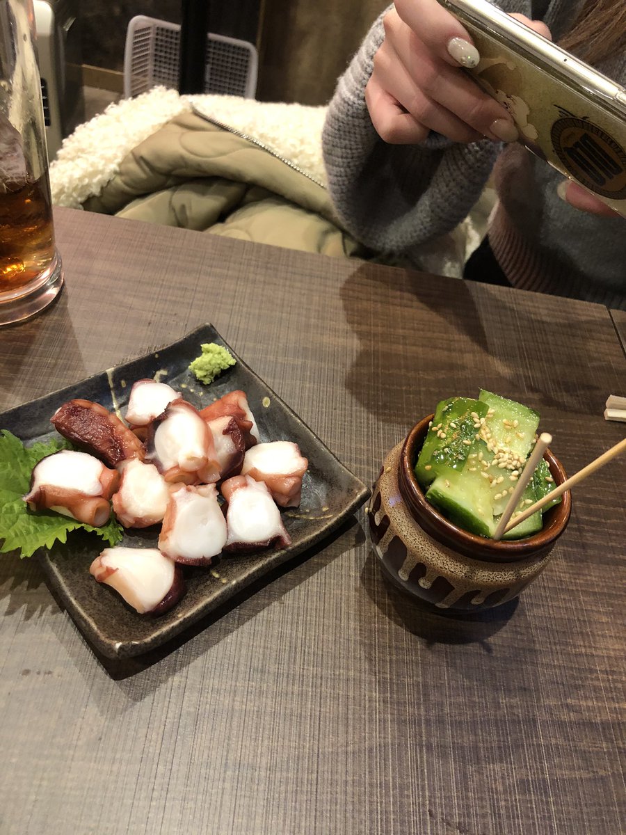 harunao2413's tweet photo. 1月中に行かねば！！！
と思っていた #HAIRBASE …
今日やっと予約出来た🥳

そしてたこ焼きも旨かったけど、
たこぶつときゅうりも旨かった🤤
(写真に見切れる妹の爪…)
(いいなぁキラキラ😕) https://t.co/9wahgZXC8K
