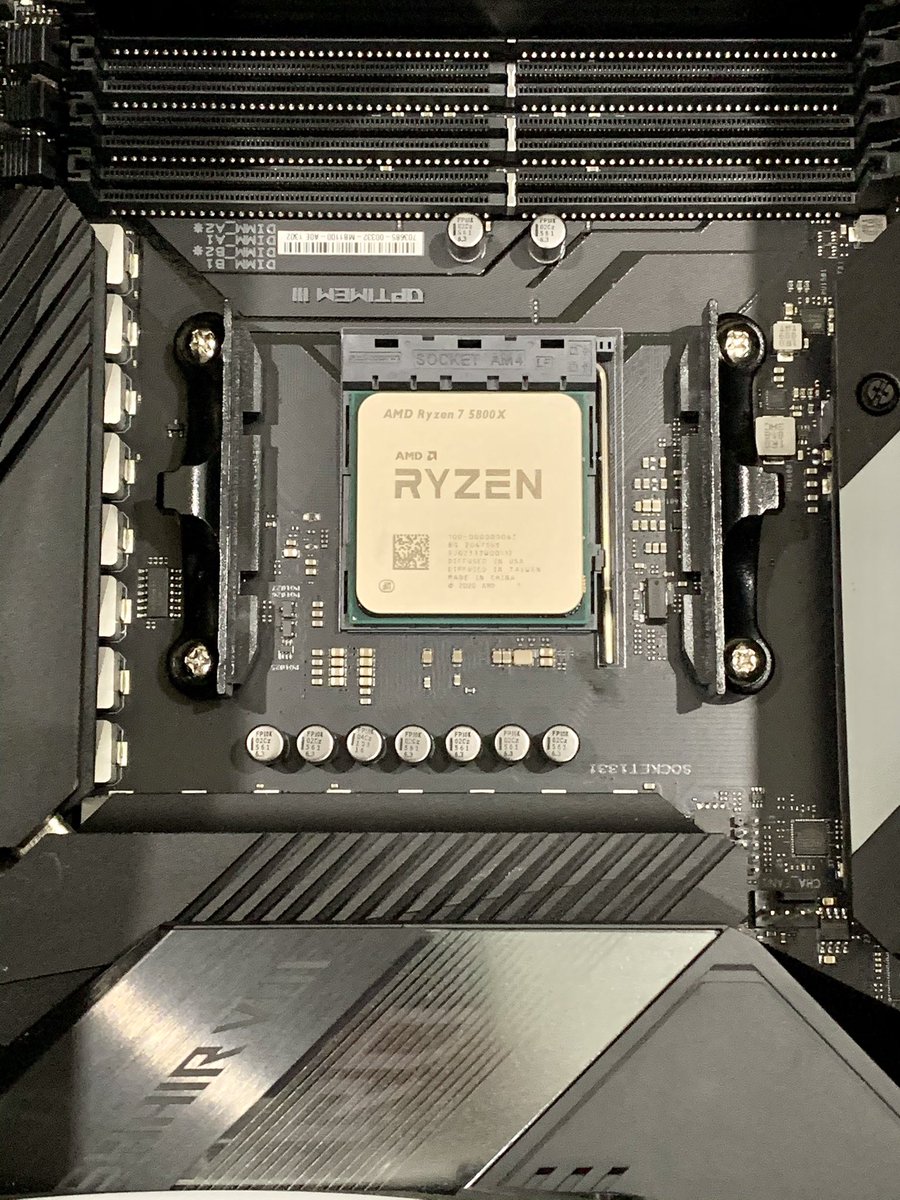 PC_Custompcs's tweet image. Ryzen 7 5800x install #PCPCs #CustomPCbuild #GamingPC #PCupgrade #5800X #Ryzen7 #FPS