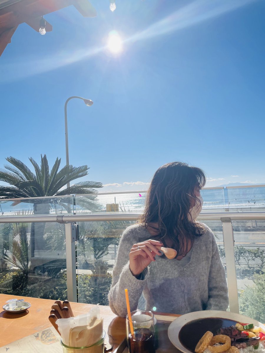 chiyotia's tweet photo. 新しく��った Goodmorning Zaimokuza のテラスで海を眺めながら打ち合わせ。おすすめカレーも最高に美味しかった♡宿泊のお部屋ももちろんオーシャンビュー！みなさんぜひチェックしてね！

#chiyotia #ssw #shonan #goodmorningzaimokuza #goodworking #今年の企み #楽しい事 https://t.co/tZnGFZXY4k