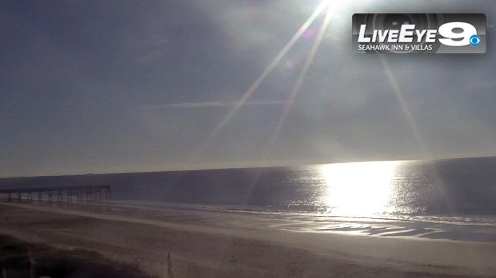 wnct9weather's tweet photo. Check out these gorgeous rays of sunshine along Atlantic Beach.  Today will be a great day to enjoy the outdoors and soak up some sunshine, but light to moderate northerly winds will still make for a chilly January day across the east.

Meteorologist Zoe Mintz
#FirstAlert9 https://t.co/mwWsMbB5KG