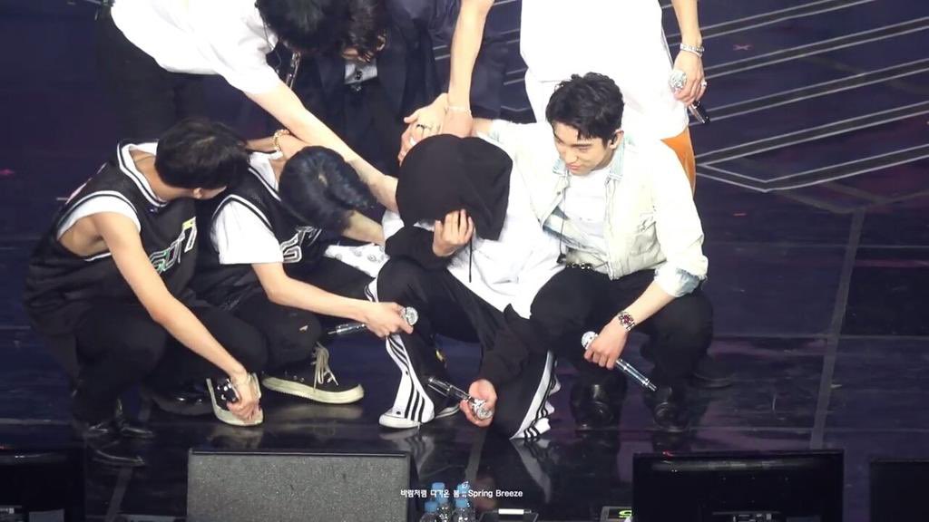 girlslovegojo's tweet photo. “...please continue to be got7’s leader... ...you will always be our forever leader...” https://t.co/koGyyMX392