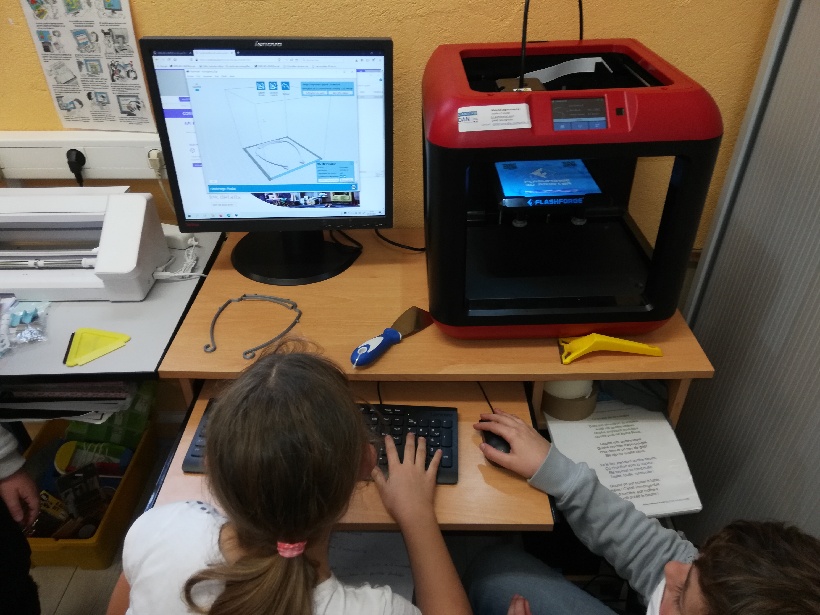 ElodieCamo's tweet photo. @fablabalecole : Premières missions pour le #fablabmobile dans l'@acmontpellier, en résidence pour 6 semaines dans l'école primaire de Montolieu (11)
Avec @citedessciences @reseau_canope @canope_34 @canope_11 @DANEMontpellier @11Dsden https://t.co/3KISCoxa5G