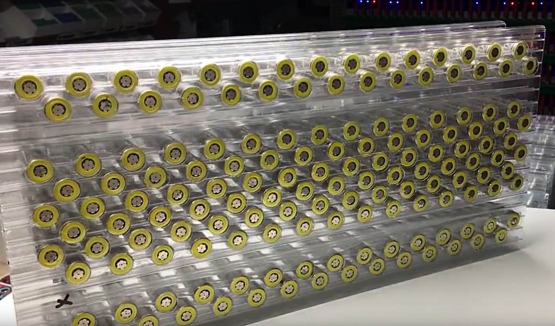 aggregatte's tweet photo. TOP 9
Cómo hacer tu propia batería solar Powerwall de 10 kWhSol con caraSol con cara
Proyecto de un aficionado que afirma es capaz de fabricar su propia batería powerwall por un precio mucho menor que la original

https://t.co/4DwW9E6gx8

Vía @EcoInventos

#TOPweekGGTT https://t.co/3lpeN62WQr