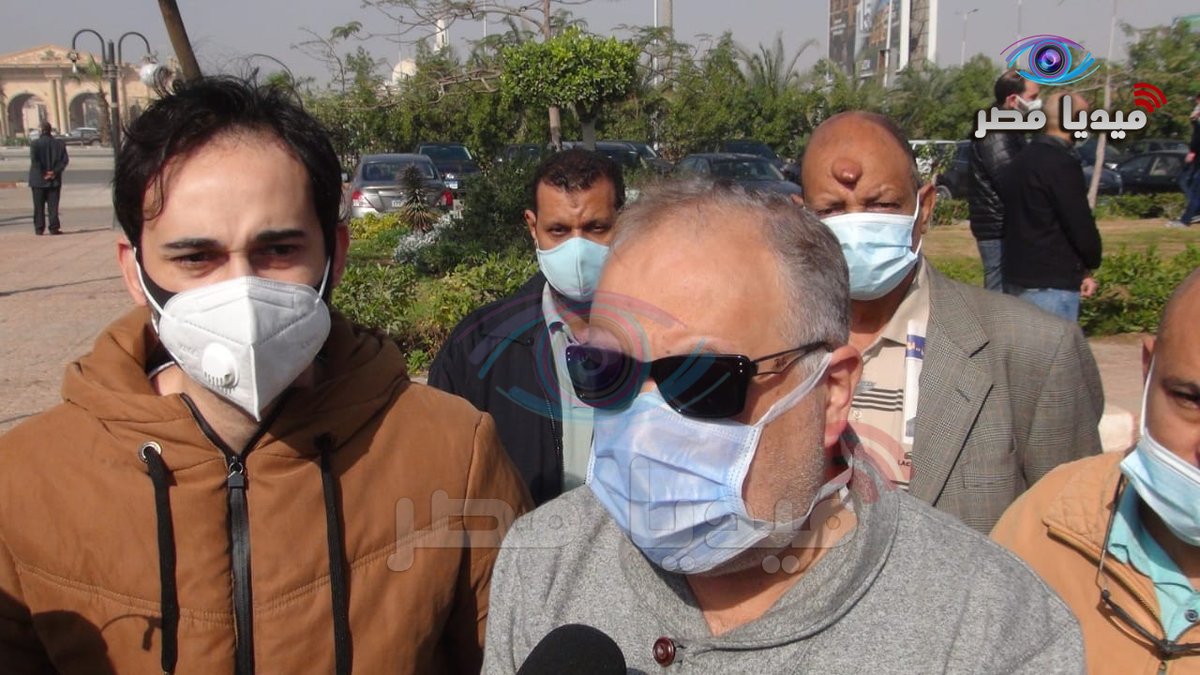 MediaMasr4's tweet photo. عدد من الفنانين على رأسهم النقيب أشرف زكي في جنازة الفنان هادي الجيار
#هادي_الجيار https://t.co/cEQGIQZRjy