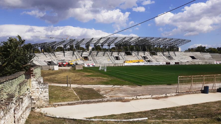 The most extraordinary story comes from Bitola, where 12.600 unexploded grenades have been found from World War I sitting under a stand of the stadium 'Tumbe Kafe', the home of FC Pelister! The minefield, full of grenades was found during the rebuilding of the stadium. 