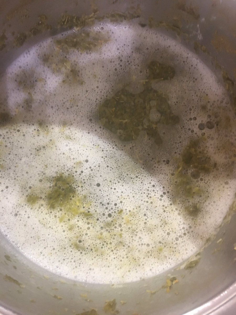 jaortegagarcia's tweet photo. 4. Como la caulerpa invasora del #MarMenor tiene mucha celulosa: 
 La #decoloré en #AguaOxigenada y algo de #calorcico.... como no tiene lignina a diferencia de los árboles no hace falta química tóxica del cloro. 
Y de paso use el agua sobrante para #regar mi huertico. https://t.co/JHTfBgweIc