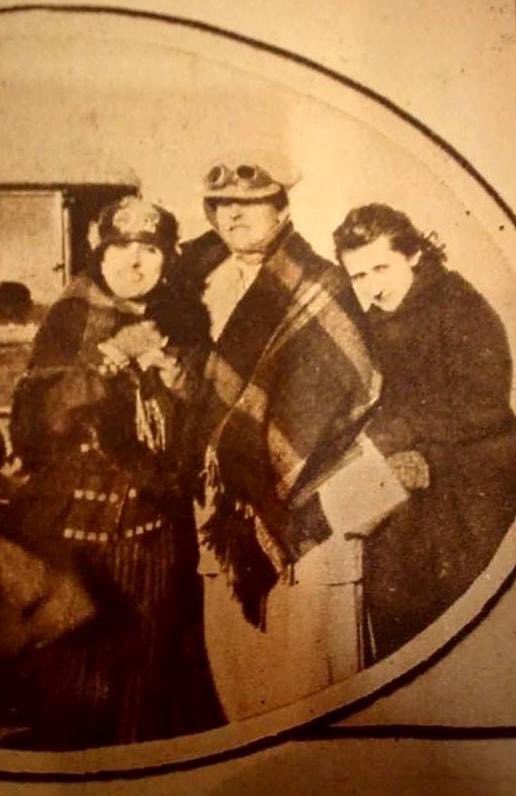 AgrupalesbicaRS's tweet photo. Un día como hoy, el 10 de enero de 1957, fallece la poeta, maestra y lesbiana chilena #GabrielaMistral 😔 Para recordarla les compartimos un retrato realizado por #LauraRodig, con quien tuvo una relación sentimental que duró alrededor de diez años 🤍 https://t.co/IEhn6wzNyD