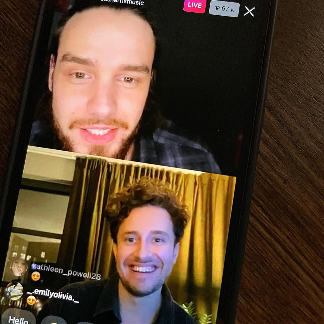 LPUpdatesBrasil's tweet image. 💬 | @RossHarrisMusic via Instagram Feed:

"Como tudo começou ➡️ Como está indo
 😂🔥🙌🏼

 #thelpshow"