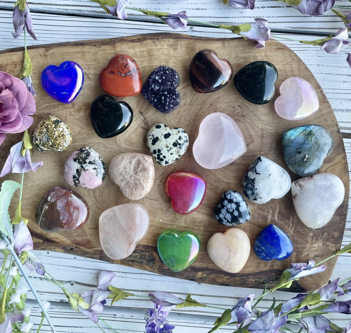DesignsTiffany's tweet photo. So many pretties ✨💕 https://t.co/KHl47yr0ic #witchy #crystals #etsy https://t.co/uLQctk947D