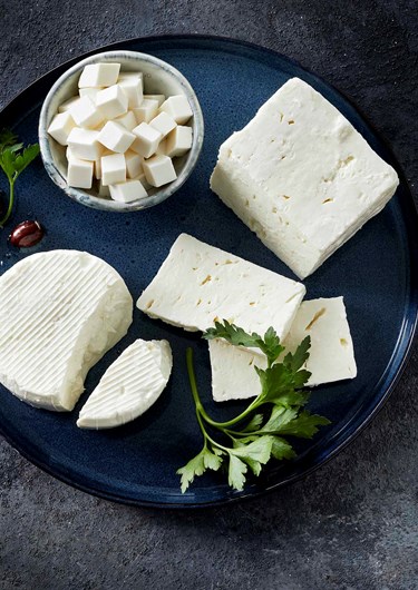 syikinhussain's tweet photo. Feta Cheese π§
It is a Greek soft brined cheese made from pure sheep's π milk or a combination of sheep's π and goat's π milk which has no more than 30 percent of goatβs milk. It was characterized by few to no holes, a tangy taste and no skin.
#imk221 https://t.co/adXy6XKVip https://t.co/66PDurTSmL