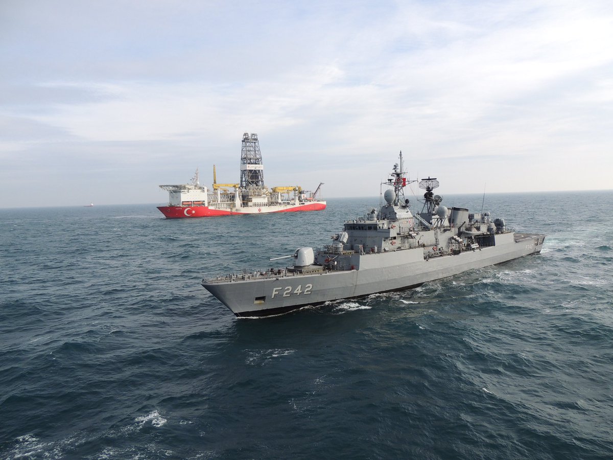 tcsavunma's tweet photo. Karadeniz’in Fatihleri bir arada!🇹🇷

Son olarak Karadeniz Uyumu Harekâtı kapsamında görev icra eden TCG FATİH fırkateynimiz; TÜRKALİ-1 sahasında çalışmalarına devam eden FATİH sondaj gemimize refakat ve koruma görevine devam ediyor.
#MSB #TSK https://t.co/eDsMDKQ07z