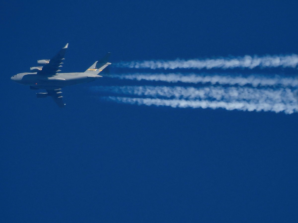 EHEH_Spotter's tweet photo. 🇺🇸United States Air Force Douglas KC-10A Extender 305th AMW 514th AMW  [McGuire] (85-0034, #AE0225) as flight #RCH865 FL340 @ EHEH

🇺🇸United States Air Force Boeing C17A Globemaster III 437th AW/ 315th AW from Charleston AFB  (09-9208, #AE49C4) as flight #RCH876 

#potn #avgeek https://t.co/nnIlEjDkFI
