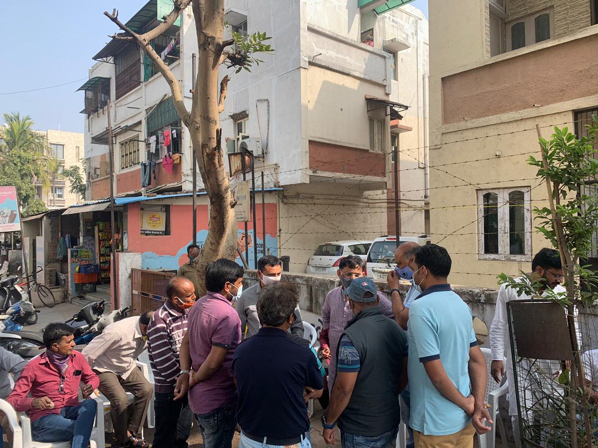 mkaswalabjp's tweet photo. Chai pe charcha - Foot path bethak @ #Maninagar https://t.co/g0lHut0qtO