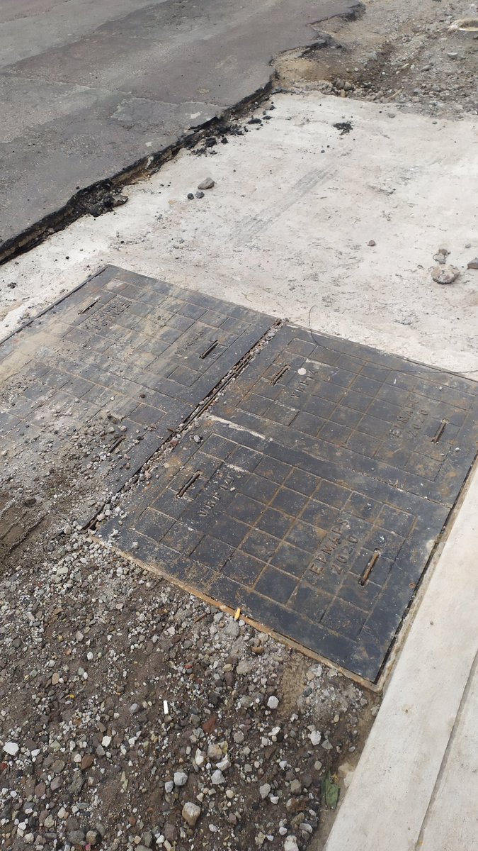 carlosromoecu's tweet photo. Por favor si ayuda #sosmatovelle necesitamos q se arregle la calle es peligroso muchos baches se supone q arreglaron pero la dañaron peor ya hay accidentes no sean malitos digan si o no https://t.co/BY0GgzPhiA