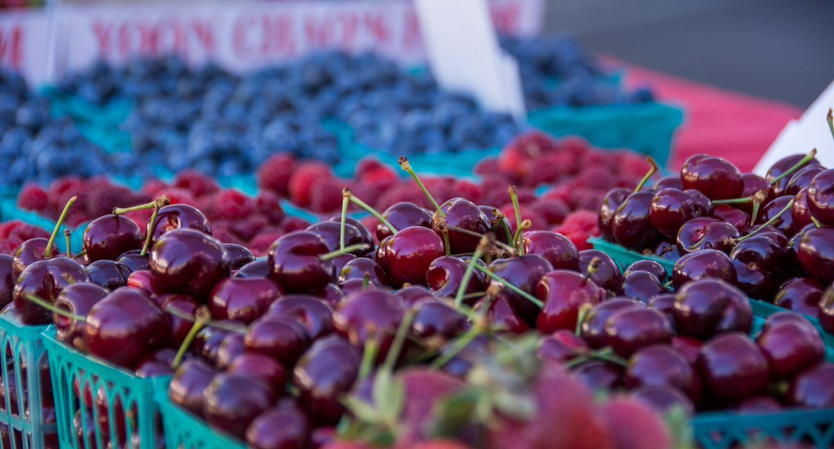 Cgtn Price Of Cherries Has Gone Down This Winter In China Thanks To A Good Harvest In Chile And Other Cherry Producing Regions A Box Of Cherries Will Cost Chinese