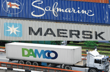 MasContainer's tweet photo. #Domingo de #Noticias: Accidente #Evergreen / #Damco y #Safmarine ya son #Maersk / Mario Chong / #Logística y #vacunas / Plan estratégico #PyMes - https://t.co/GgxVcoxuBt https://t.co/KGCh0wfdgV