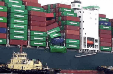 MasContainer's tweet photo. #Domingo de #Noticias: Accidente #Evergreen / #Damco y #Safmarine ya son #Maersk / Mario Chong / #Logística y #vacunas / Plan estratégico #PyMes - https://t.co/GgxVcoxuBt https://t.co/KGCh0wfdgV