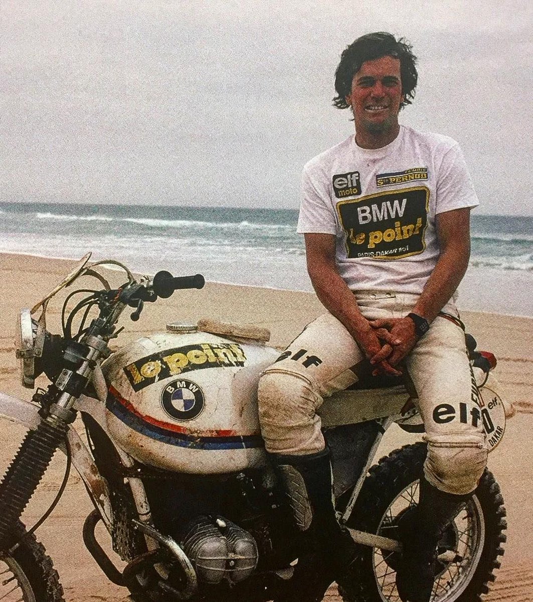 AuRupteur's tweet photo. Décès du vainqueur du Dakar en 1981, 1983 sur moto BMW 🏍 et 1992 avec Mitsu 🚗 : Hubert « l'Africain » Auriol.
Il a également été directeur de l’épreuve pendant 9 ans.
Causes données par sa famille à AFP : « accident cardio-vasculaire suite à un long combat contre la maladie ». https://t.co/b1YbkbKJSP